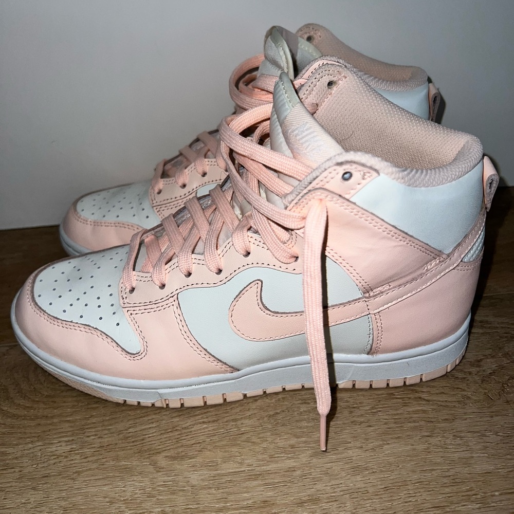 Women's Nike Dunk High Crimson Tint
White Sail DD1869-104 Worn Once